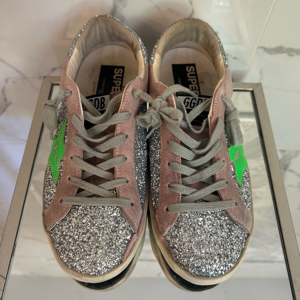 Superstar Glitter Suede
Sneakers Golden Sneakers 37 Execellent used condition